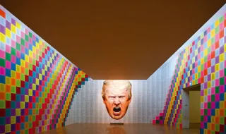 A palavra como alavanca política: as correntes elétricas de Jenny Holzer em Serralves