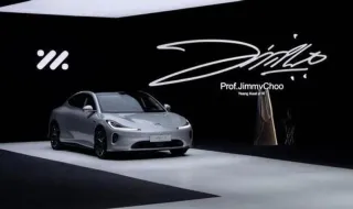 Jimmy Choo entra en el mundo del automóvil con este coche eléctrico chino de 850 kilómetros de autonomía