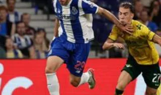 Santiago Gimenez sabe como se faz... e André Silva também
