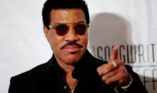 Cantor Lionel Richie hospitalizado após concerto nos EUA