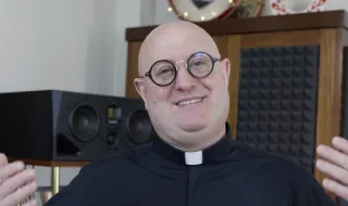 Cascais Fest Pela Paz: Padre Guilherme, HMB e mais artistas atuam em Carcavelos