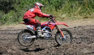 Motociclista de 46 anos morre após despiste na Ponte 25 de Abril