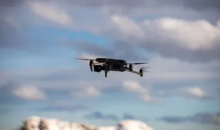 "Drones e satélites usados para detetar CO2 nos Açores" é a manchete do Açoriano Oriental