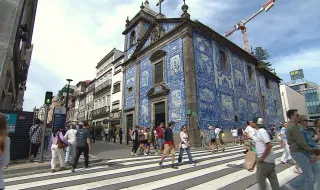 Capela das Almas: o postal azul e branco que se tornou um símbolo da cidade do Porto
