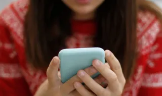 Um quarto dos adolescentes portugueses usa o ChatGPT para apoio e aconselhamento emocional: “É como se fosse uma amizade”