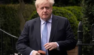 Comboio com Boris Johnson e ex-diretor da CIA escapa por minutos a ataque de drone russo