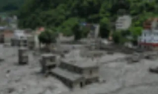 Lama e mais lama: imagens de drone mostram localidade nepalesa de Dhunge irreconhecível