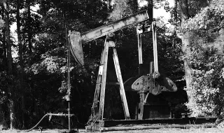 Preço do petróleo inicia semana com subida acentuada