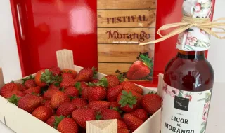 Vai comprar morangos? Especialistas dizem para evitar os que têm estas cores