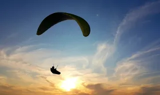 Homem ferido gravemente ao cair de parapente em Torres Vedras