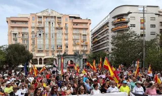 Cientos de personas se manifiestan en Ceuta para exigir más seguridad ante el inicio del curso escolar
