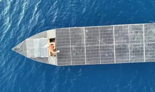 El barco que ha viajado desde Finlandia a España usando solo placas solares