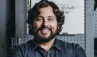 IA + prever biologia = 3 mil milhões. Valor da Astromech duplicou em 4 meses
