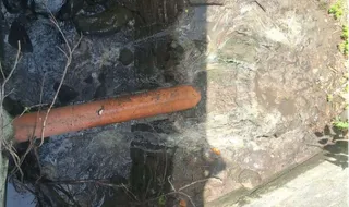 Câmara desentope colector e põe fim a descarga de esgoto