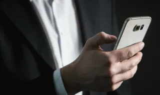 Governo gastou 600 mil euros num “WhatsApp” interno que quase ninguém usou
