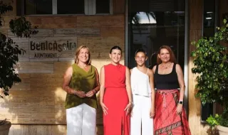 Las nuevas cortes de Benicàssim posan por primera vez con sus 24 representantes