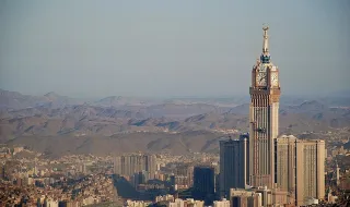 Arábia Saudita responde após Houthis atingirem instalações petrolíferas no maior ataque em anos