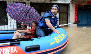 Tufão Saudel obrigou à retirada de milhares de pessoas de casa, China enfrenta mais um dia de chuva intensa