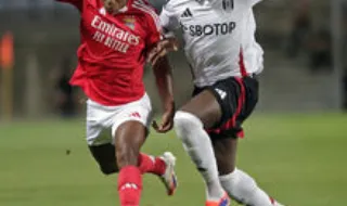 Fulham quer renovar com Calvin Bassey