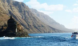 “Paisagens marítimas em abundância”: reformada norte-americana rende-se às praias desta cidade do Algarve pelas suas falésias imponentes e grutas escondidas