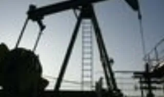OPEP+ interrompe aumentos e mantém produção de petróleo em outubro