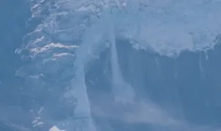 Novas imagens mostram momento em que pedaço de glaciar nos Himalaias ruiu