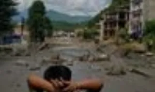 Balanço geral sobe para mais de 1.060 mortos e 4.500 desaparecidos na enxurrada do Nepal