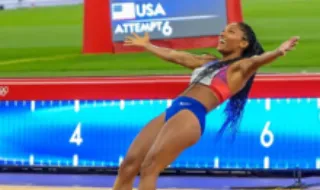 Campeã olímpica do salto em comprimento sofre concussão cerebral em acidente de viação