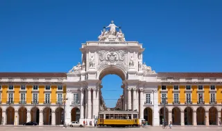 Está calor em Lisboa? Há um novo espaço no Chiado onde pode refugiar-se gratuitamente
