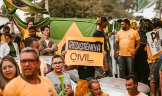 CANSADA de políticos