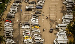 Estacionamento e descuido na manutenção: Novo centro urbano atraiçoa pequenos comerciantes