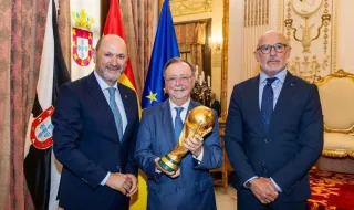 Louzán: "No hay ninguna explicación lógica para que España no albergue la final del Mundial"