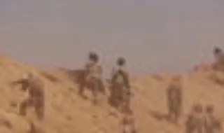 Forças governamentais do Iémen divulgam imagens de operações militares na cidade de Hazm