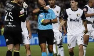 Golo de Flávio Gonçalves foi bem anulado? Ficou um penálti por marcar? Os casos do Famalicão-Sporting