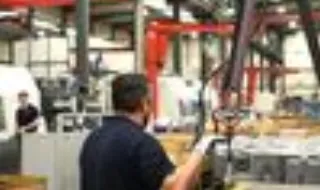 Indústria da Zona Euro acelera para máximo de quatro anos e meio em agosto