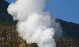 Erupção vulcânica na Indonésia obriga a suspensão de voos no aeroporto internacional de Jacarta