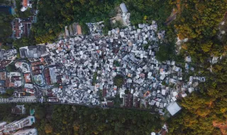 Favela em Macaé é engolida pelo mar; conheça a história da Fronteira, uma comunidade fantasma