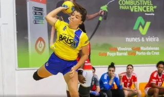 Madeirense Beatriz Barros assina pelo Clube de Andebol de Leça da Palmeira