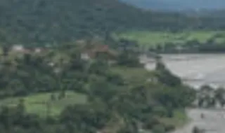 Casas desfeitas e um rasto de lama: Novas imagens de drone da CMTV mostram destruição no Nepal após cheias
