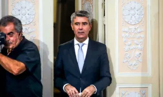 Moção de censura não foi apresentada, mas já está chumbada: "Não será pelo PS que haverá crise política", diz José Luís Carneiro