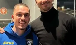 Bayern empresta Arijon Ibrahimovic ao Augsburgo