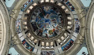 Faz isto quando sai de uma rotunda? O esquecimento que pode custar até 300€ aos condutores