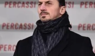 Ibrahimovic volta a um treino do AC Milan meio ano depois e de olhos postos no Benfica