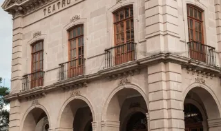 Teatro Variedades acolhe estreia de "Lote 19", "ato político" com crise da habitação em cena