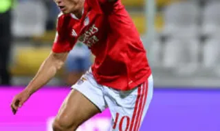 Sudakov suplente foi novidade do Benfica em Moreira de Cónegos