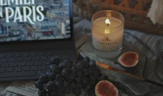 'Emily em Paris' agora na Grécia: veja imagens da sexta temporada e data de estreia