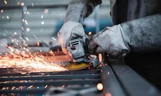 A Europa quer reindustrializar-se. Mas quem vai trabalhar nas fábricas?