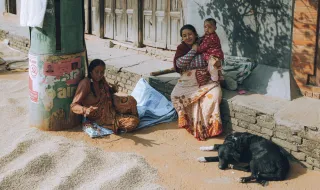 Cheias no Nepal: «É um tsunami de um material fluído parecido com cimento líquido»