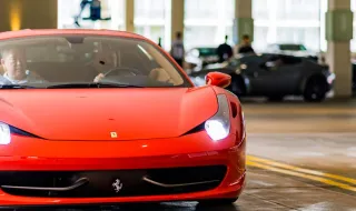 Ferrari 458 Italia apreendido pela polícia gerou polémica e obrigou a reposição da pintura antes da devolução