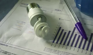 Fatura de eletricidade sobe 2,7% em outubro no mercado regulado